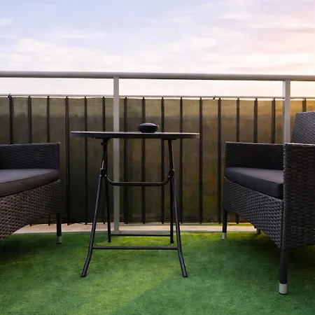 公寓 Modern 2-Room Apartment With Large Balcony & Private Parking