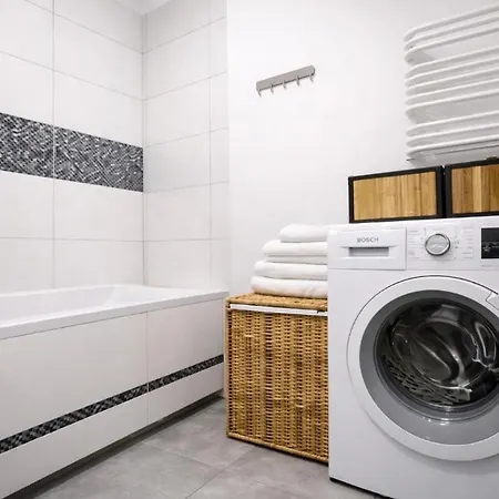 Modern 2-Room Apartment With Large Balcony & Private Parking * 格但斯克