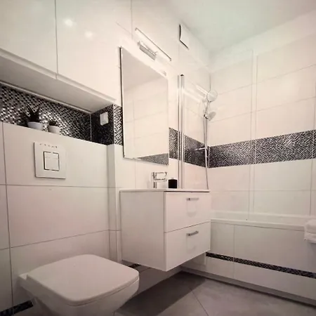 Modern 2-room With Large Balcony & Private Parking 아파트