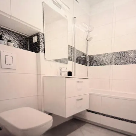 Modern 2-room With Large Balcony & Private Parking 아파트
