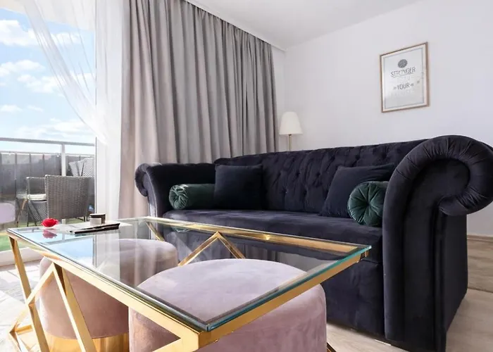 Modern 2-Room Apartment With Large Balcony & Private Parking * 格但斯克