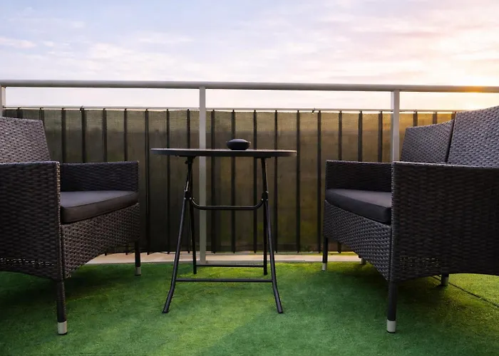 公寓 Modern 2-Room Apartment With Large Balcony & Private Parking