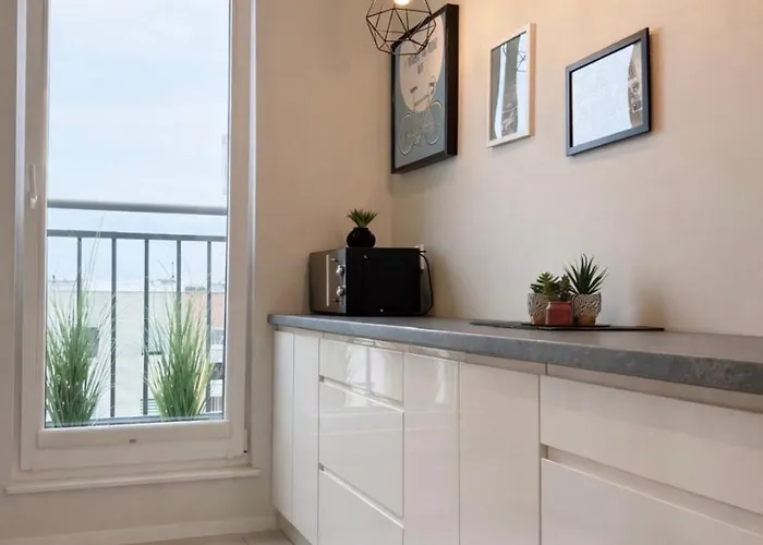 Modern 2-Room Apartment With Large Balcony & Private Parking 公寓 格但斯克