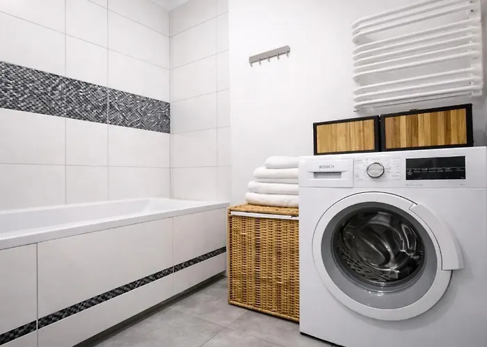 Modern 2-Room Apartment With Large Balcony & Private Parking * 格但斯克